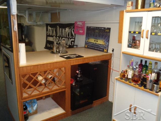 1400 North Center Road Saginaw, MI 48638 - Photo 25 of 31 Basement Bar