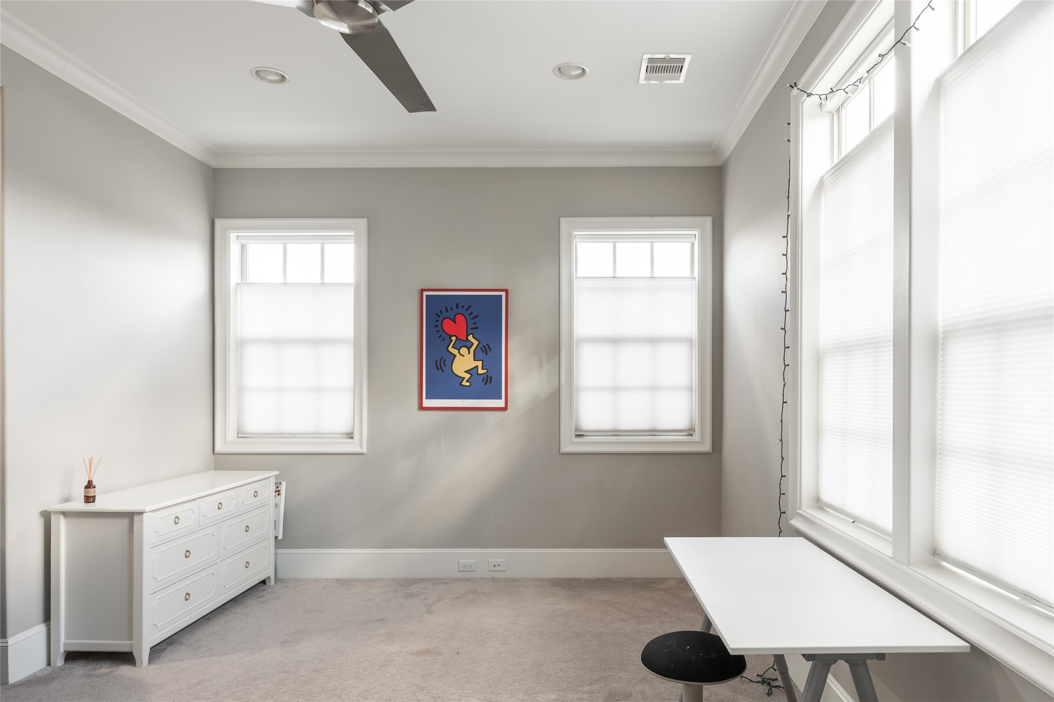 1944 Portsmouth Street Houston, TX 77098 - Photo 25 of 36 Additional view of the spacious secondary bedroom, offering generous proportions, high ceilings, and versatile space for comfort and style.