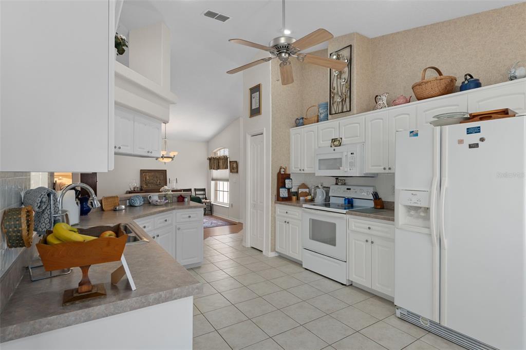 382 Royal Palm Way Spring Hill, FL 34608 - Photo 17 of 38