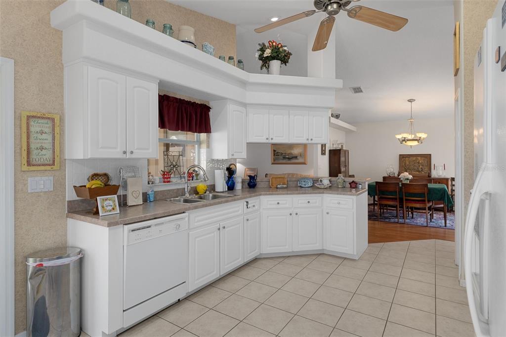 382 Royal Palm Way Spring Hill, FL 34608 - Photo 18 of 38