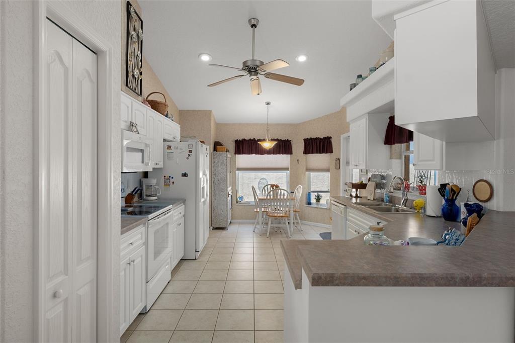 382 Royal Palm Way Spring Hill, FL 34608 - Photo 5 of 38
