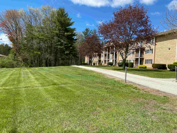 $1,799 | 379 Huse Road, Unit 33, Manchester, NH 03103