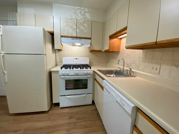 $1,799 | 379 Huse Road, Unit 33, Manchester, NH 03103