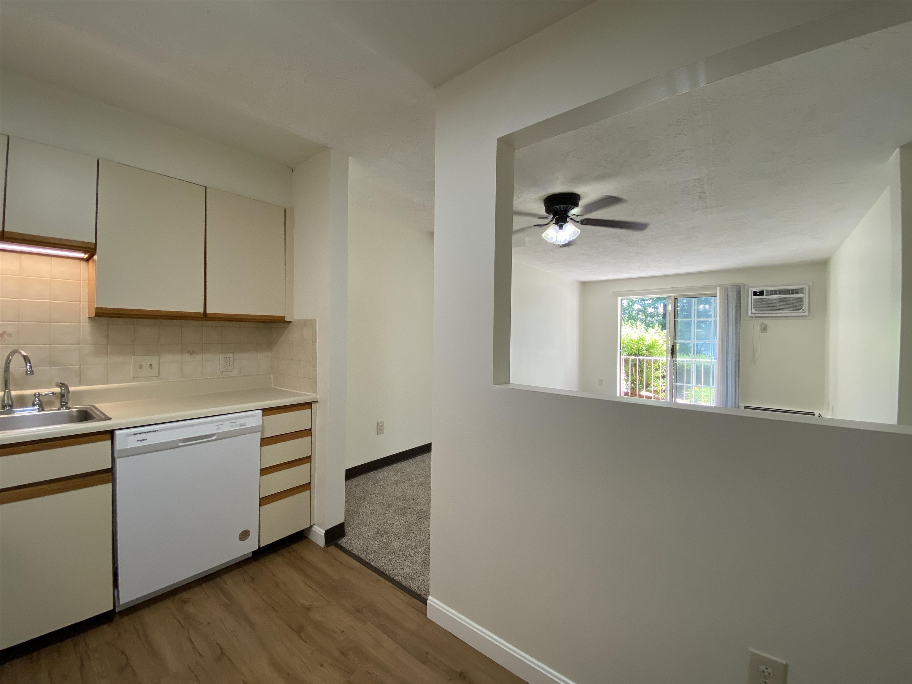 379 Huse Road, Unit 33 Manchester, NH 03103 - Photo 13 of 34