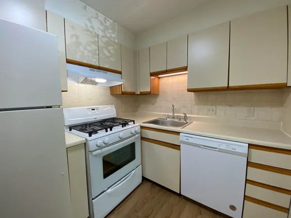 $1,799 | 379 Huse Road, Unit 33, Manchester, NH 03103
