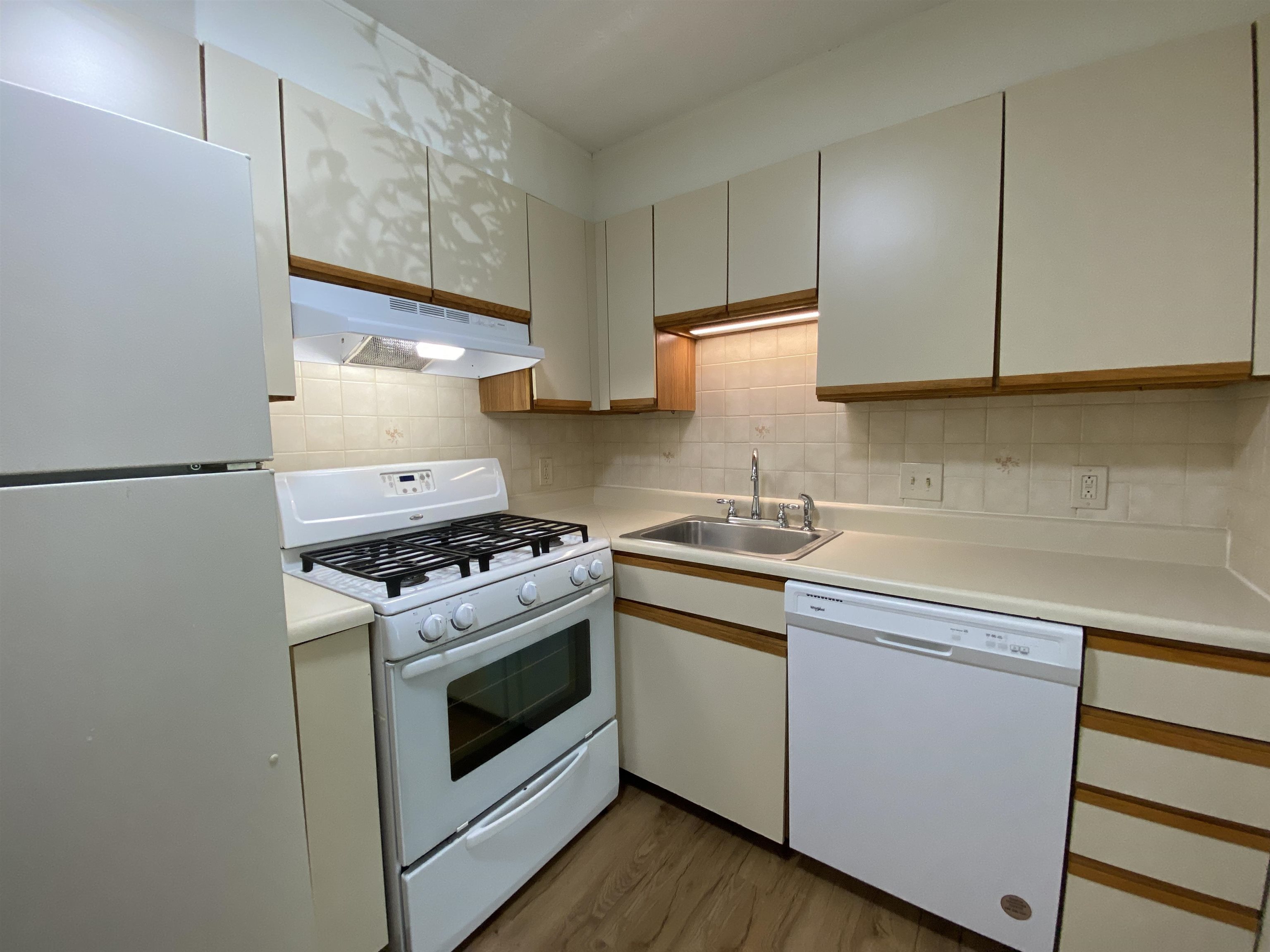 379 Huse Road, Unit 33 Manchester, NH 03103 - Photo 14 of 34