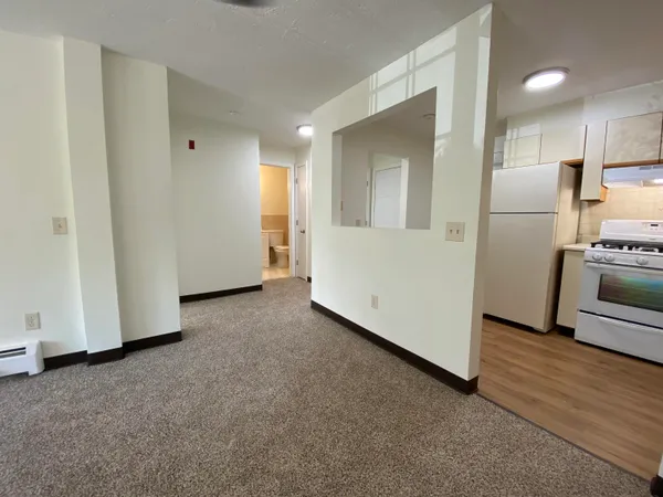 $1,799 | 379 Huse Road, Unit 33, Manchester, NH 03103