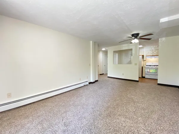 $1,799 | 379 Huse Road, Unit 33, Manchester, NH 03103
