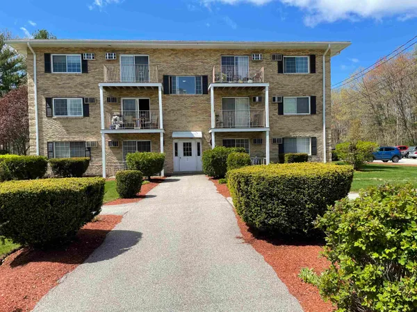 $1,799 | 379 Huse Road, Unit 33, Manchester, NH 03103