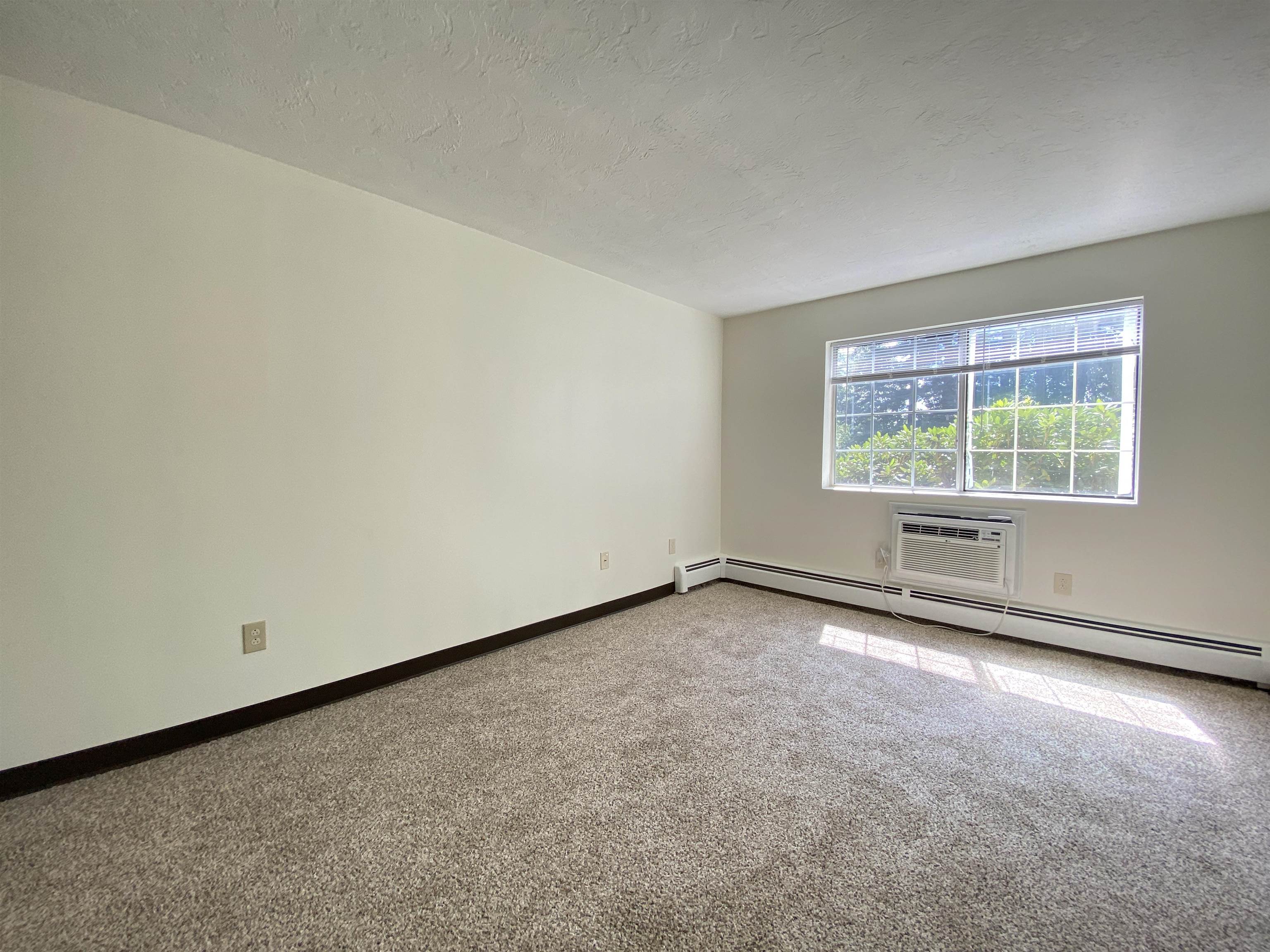379 Huse Road, Unit 33 Manchester, NH 03103 - Photo 21 of 34