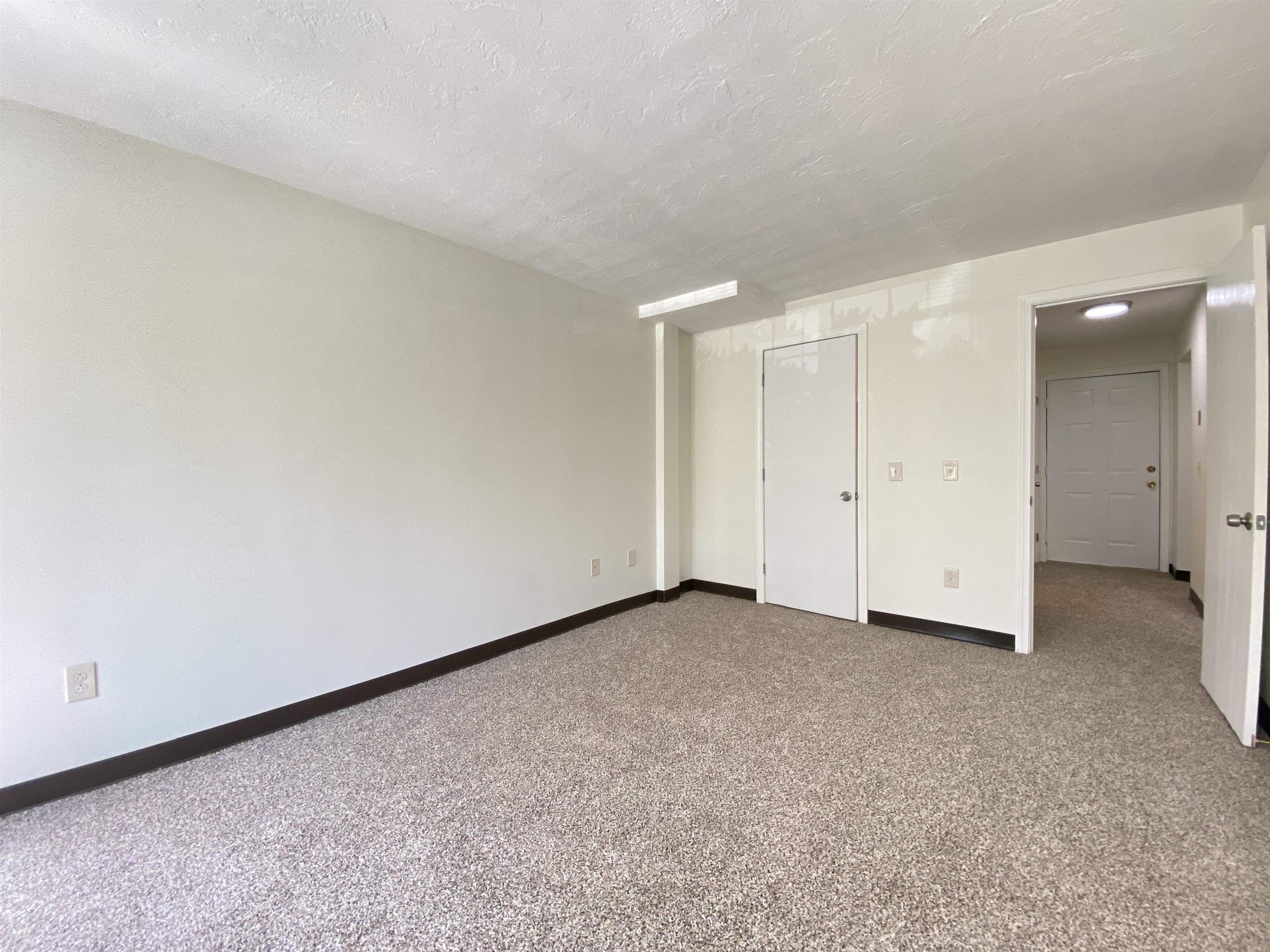 379 Huse Road, Unit 33 Manchester, NH 03103 - Photo 23 of 34