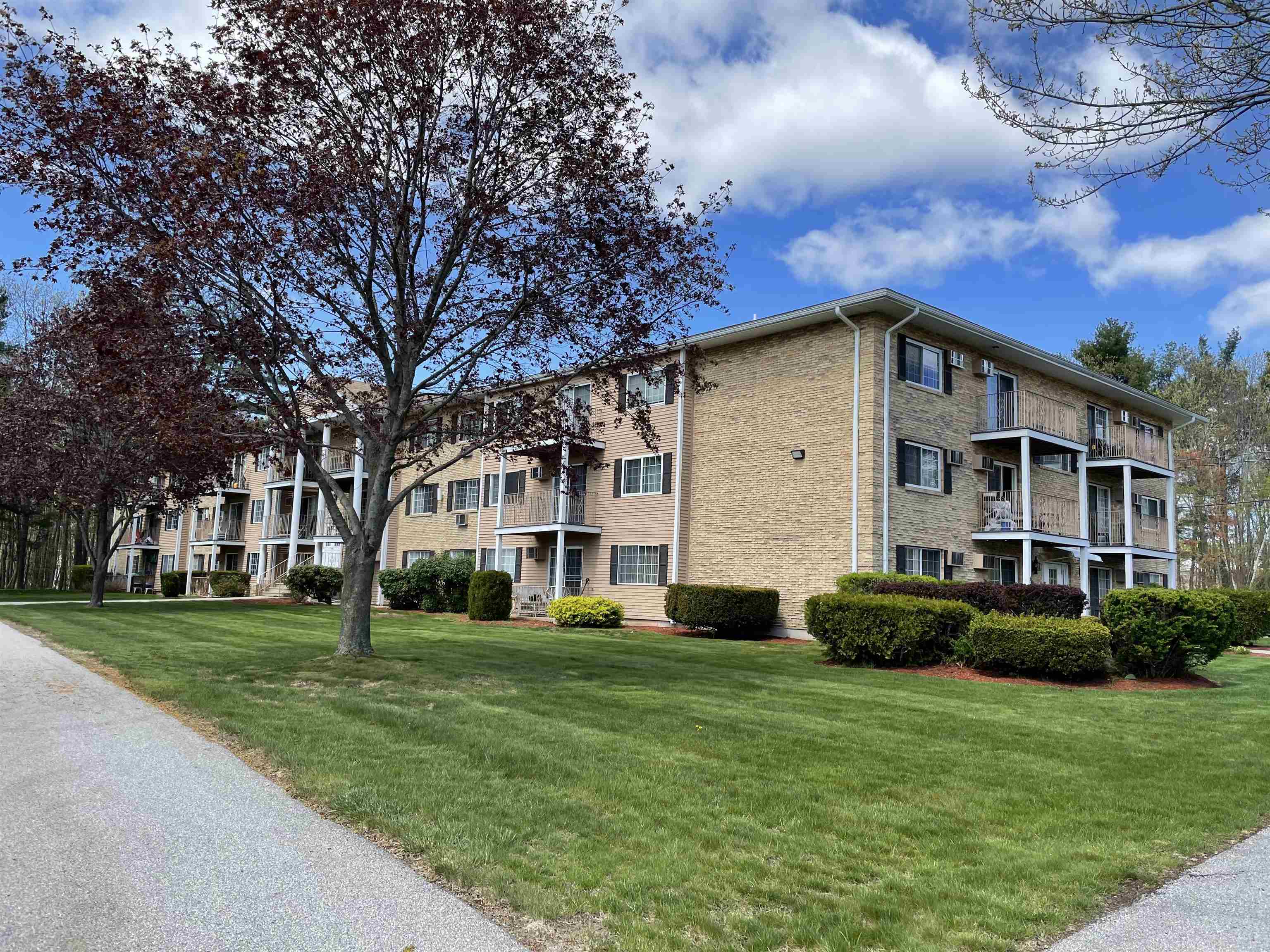 379 Huse Road, Unit 33 Manchester, NH 03103 - Photo 6 of 34