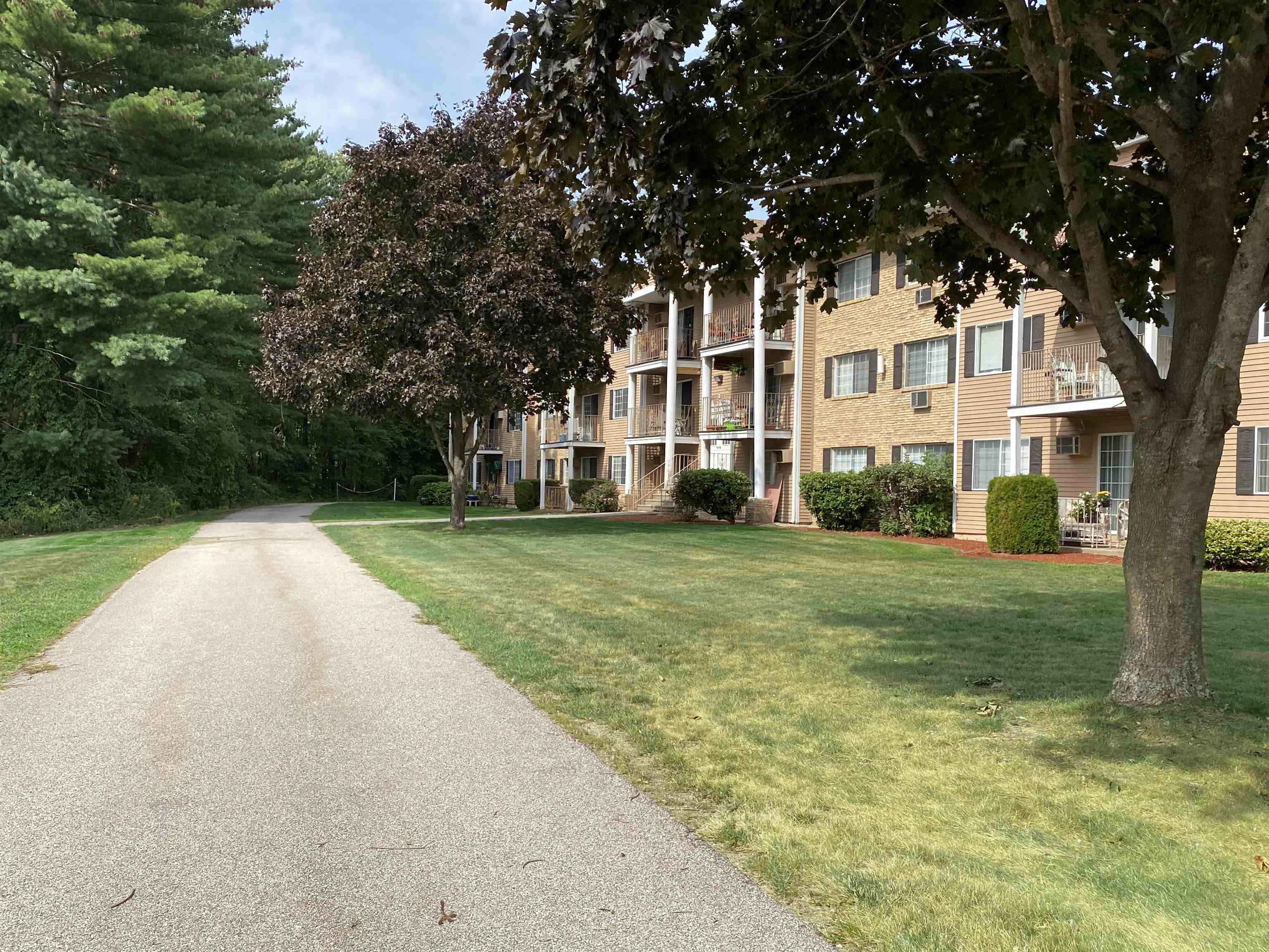 379 Huse Road, Unit 33 Manchester, NH 03103 - Photo 8 of 34