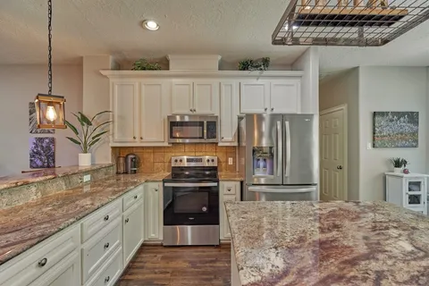 $685,000 | 28694 West Fm 1097 Road, Montgomery, TX 77356