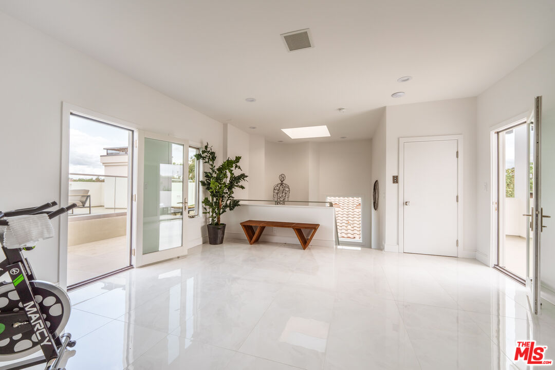 142 Union Jack Mall Marina del Rey, CA 90292 - Photo 16 of 18