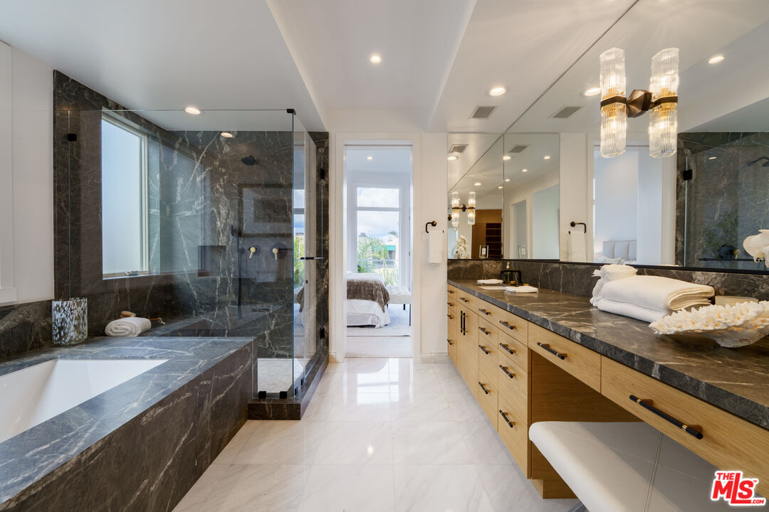 142 Union Jack Mall Marina del Rey, CA 90292 - Photo 10 of 18