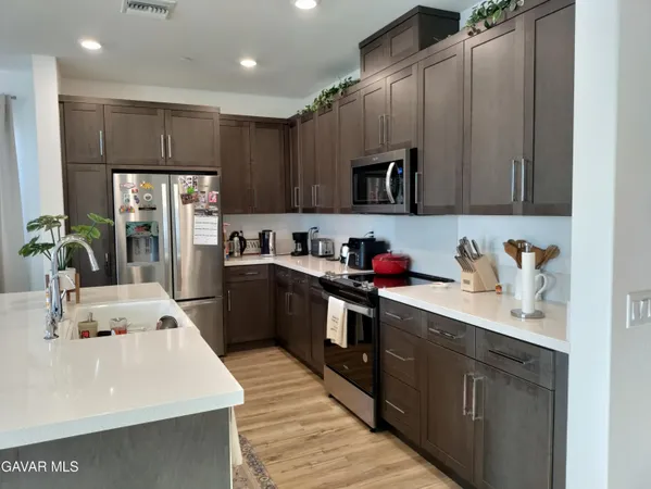 $950 | 44243 Mahogany Street, Lancaster, CA 93535