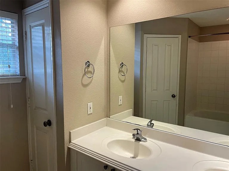 63 Scarlet Woods Court Spring, TX 77380 - Photo 13 of 27