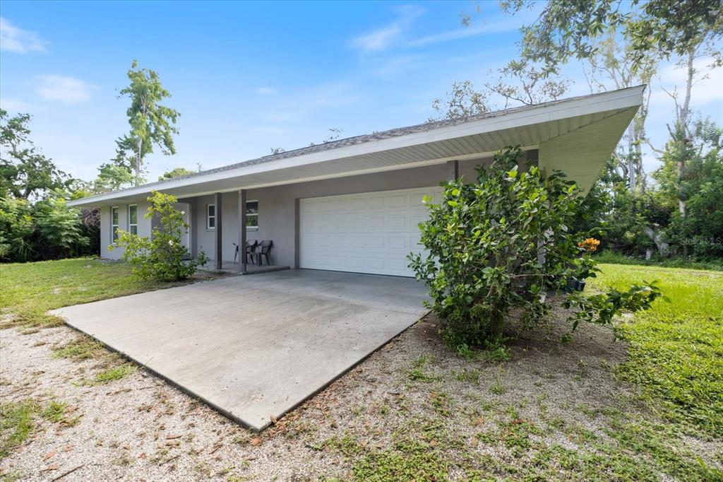 8915 Vamo Road Sarasota, FL 34231 - Photo 2 of 61 Gallery Image 2