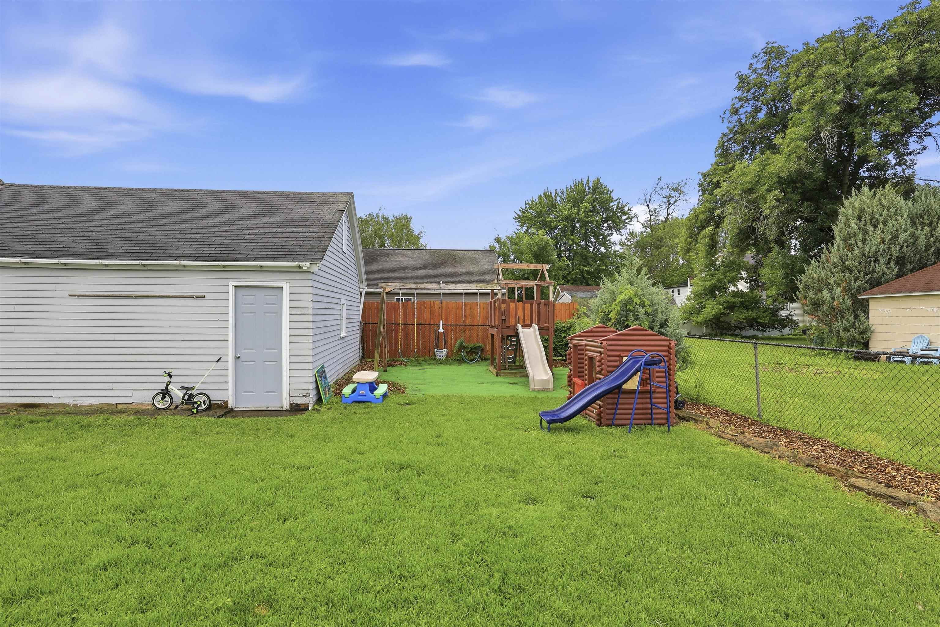 424 3rd Street Neenah, WI 54956 - Photo 33 of 36