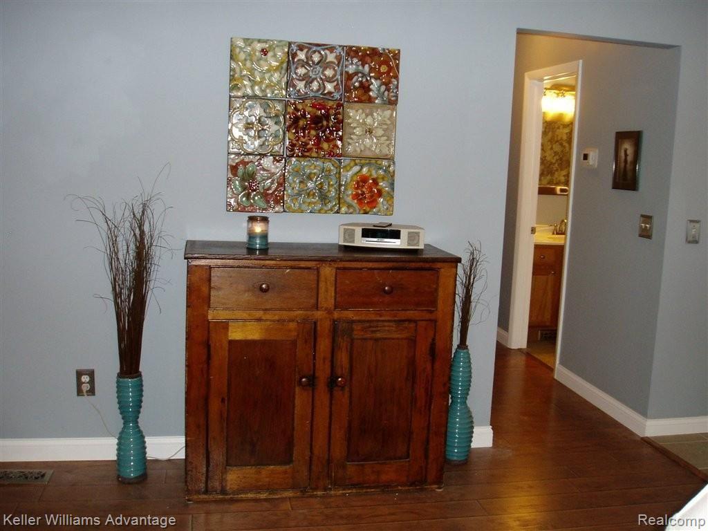 379 Delaware Road Whitmore Lake, MI 48189 - Photo 11 of 31 Foyer Area