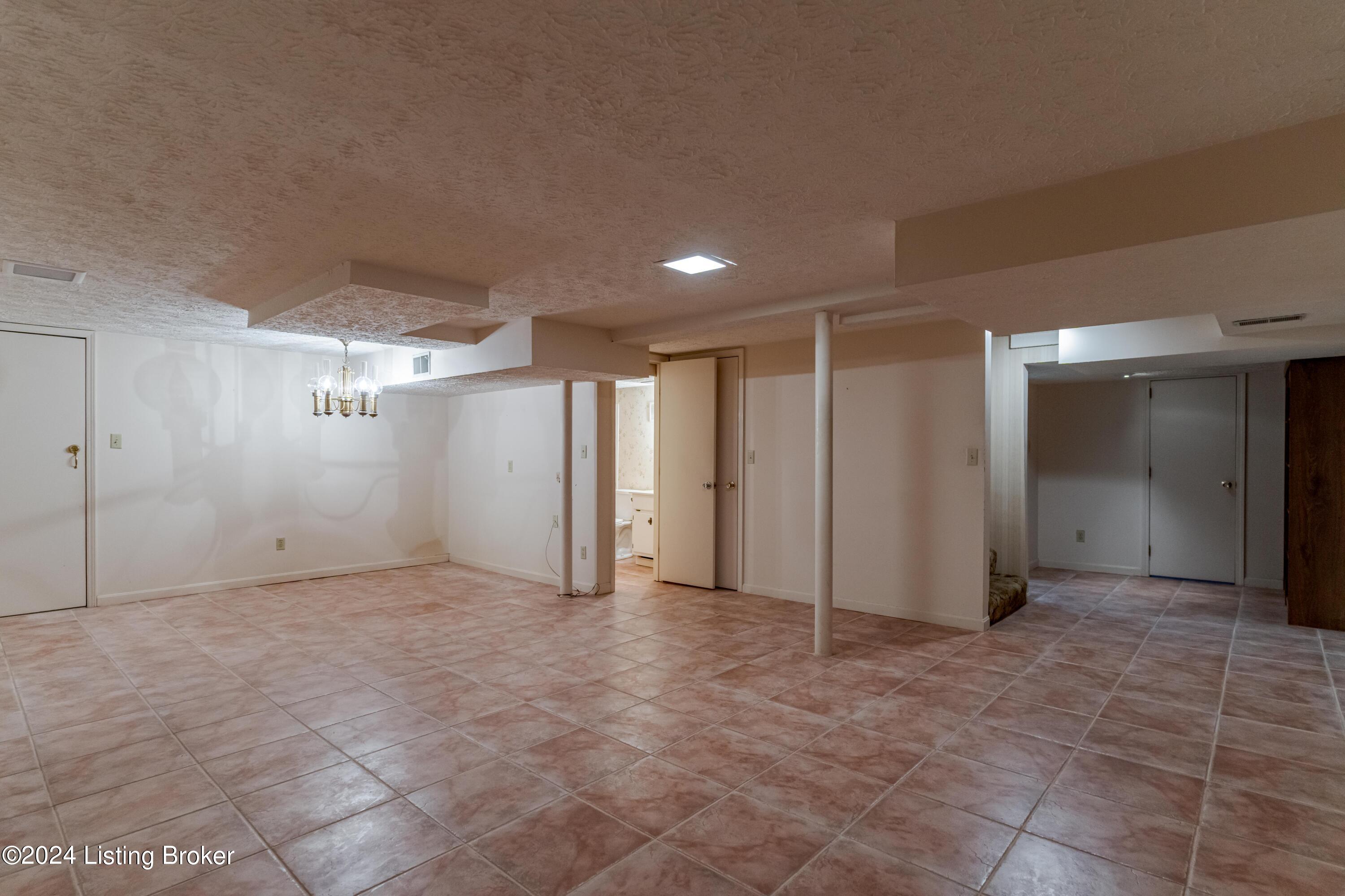 2620 Meadow Road Louisville, KY 40205 - Photo 14 of 61 DSC05819
