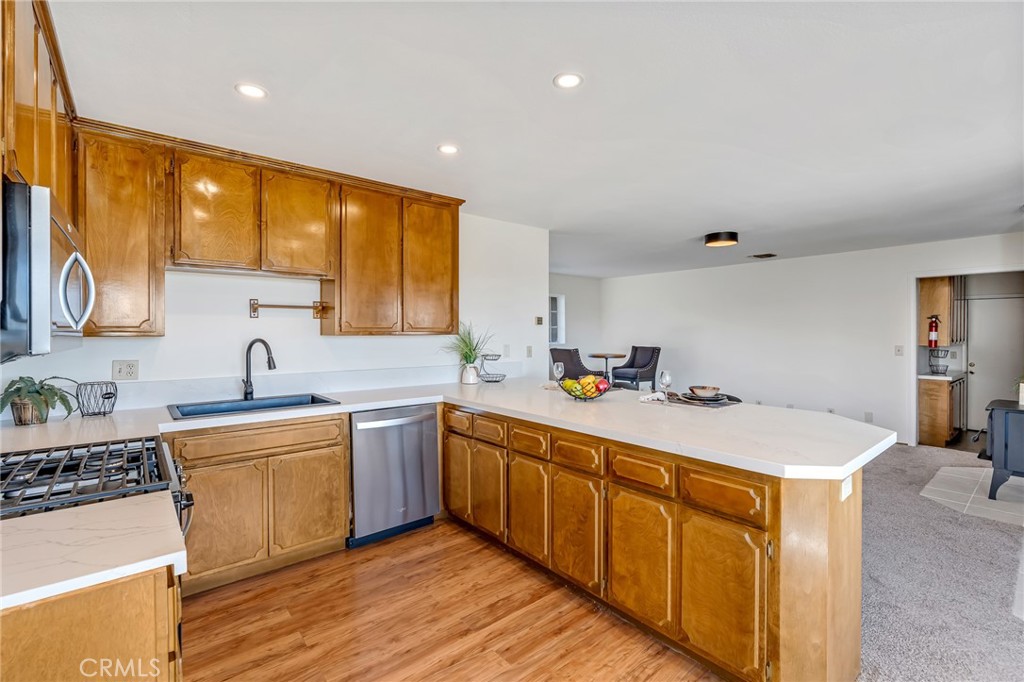 8325 Johnson Road Phelan, CA 92371 - Photo 17 of 53 Kitchen