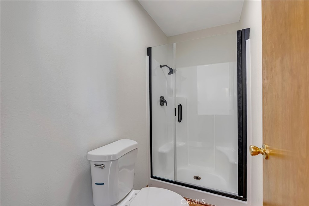8325 Johnson Road Phelan, CA 92371 - Photo 28 of 53 Main shower