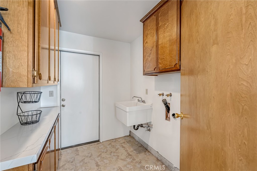 8325 Johnson Road Phelan, CA 92371 - Photo 42 of 53 Laundry room