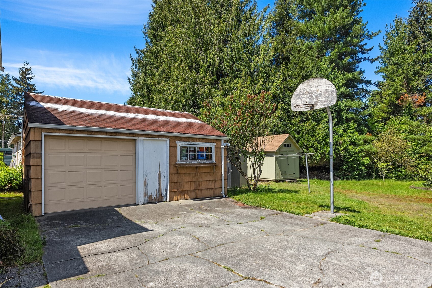 320 Northeast 185th Street Shoreline, WA 98155 - Photo 5 of 39