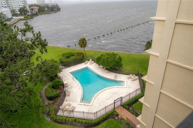 $549,000 | 5020 Bayshore Boulevard, Unit 702, Tampa, FL 33611