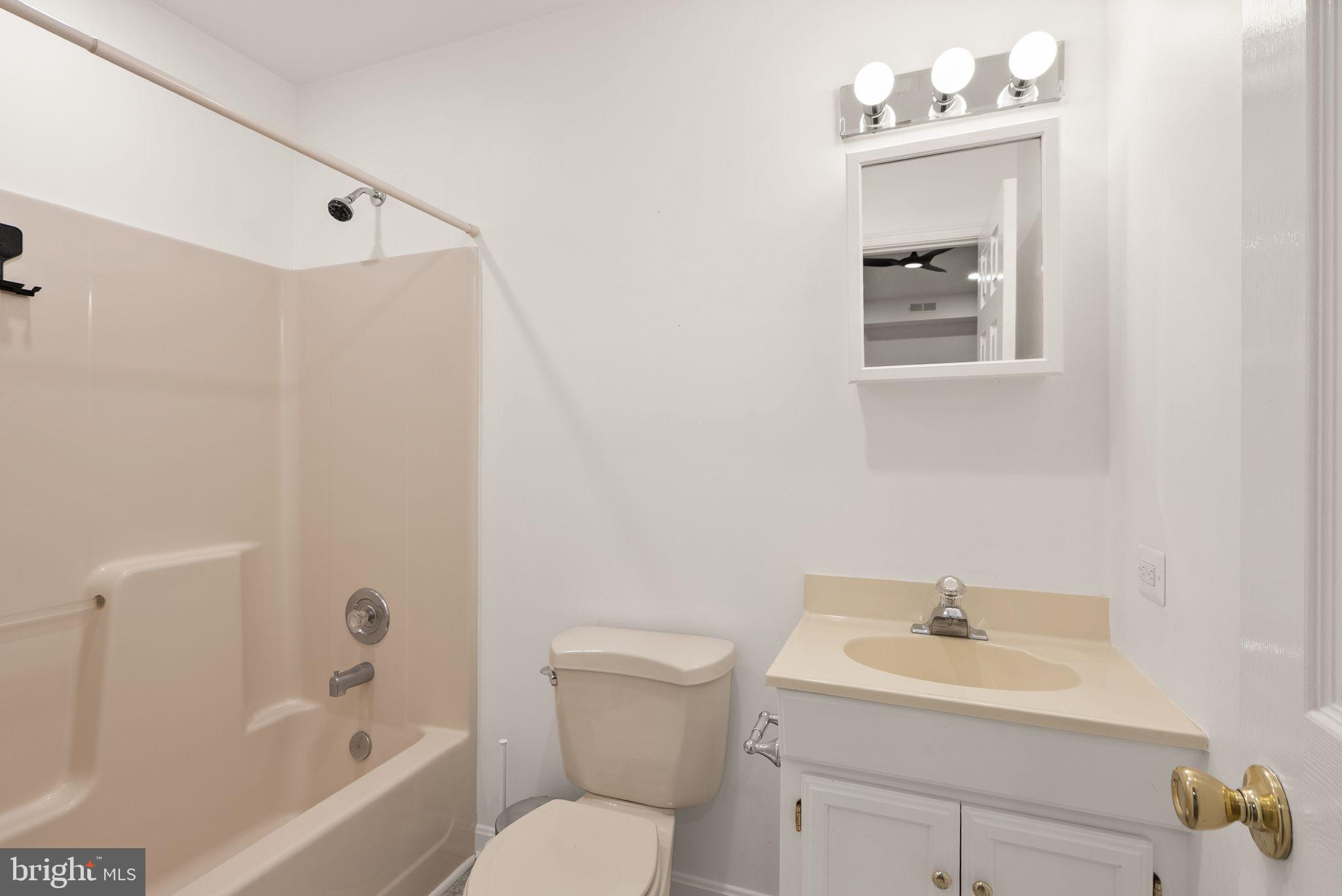 38620 Lime Kiln Road Leesburg, VA 20175 - Photo 65 of 87 a bathroom with a toilet sink vanity tub and mirror