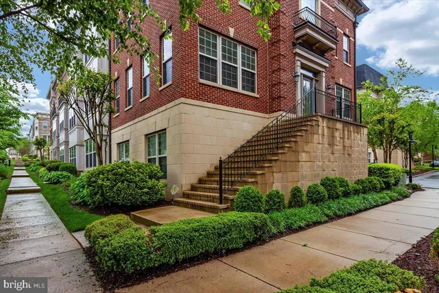 $4,895 | 512 Rampart Way, Unit 8, Oxon Hill, MD 20745