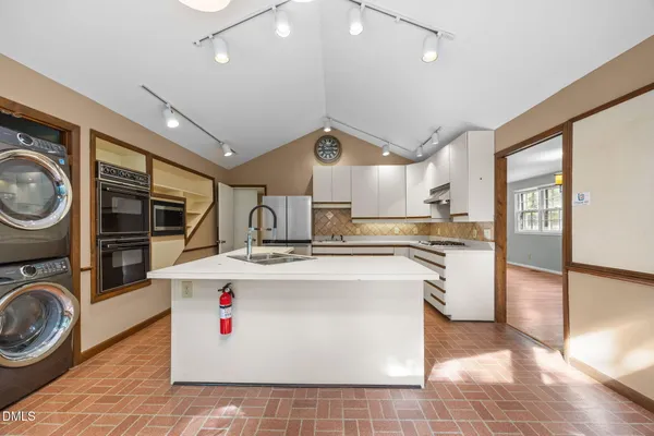 $635,000 | 305 Plum Lane, Chapel Hill, NC 27517