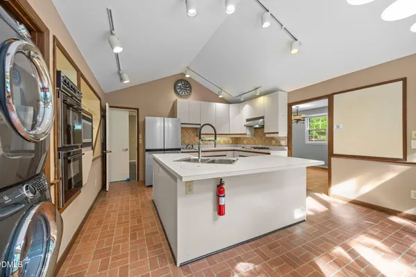 $635,000 | 305 Plum Lane, Chapel Hill, NC 27517