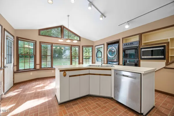 $635,000 | 305 Plum Lane, Chapel Hill, NC 27517