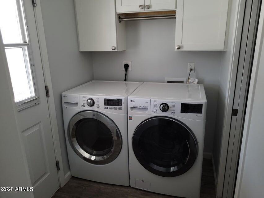 2821 East Cortez Street Phoenix, AZ 85028 - Photo 6 of 18 a utility room with dryer and washer