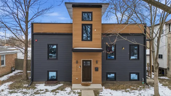 $2,700 | 2307 Lake Street, Unit 2, Evanston, IL 60201