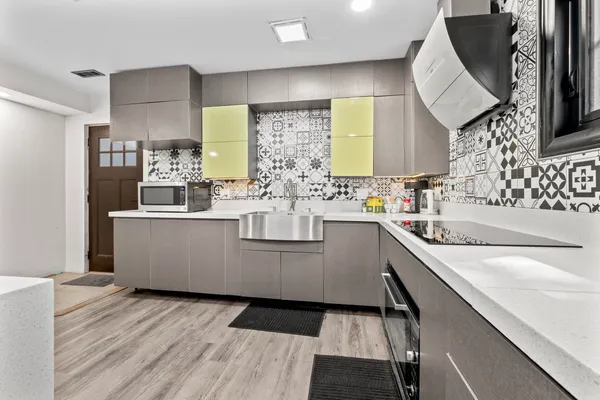 $2,700 | 2307 Lake Street, Unit 2, Evanston, IL 60201