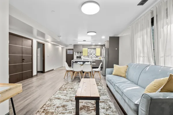 $2,700 | 2307 Lake Street, Unit 2, Evanston, IL 60201