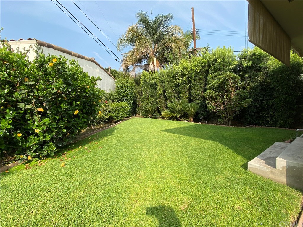 9727 Bellder Drive Downey, CA 90240 - Photo 38 of 41 Yard near master bedroom 1