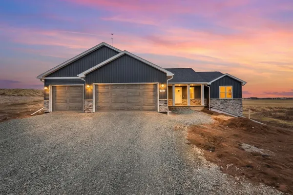 $589,900 | W225 Sunset View Circle, Kaukauna, WI 54130