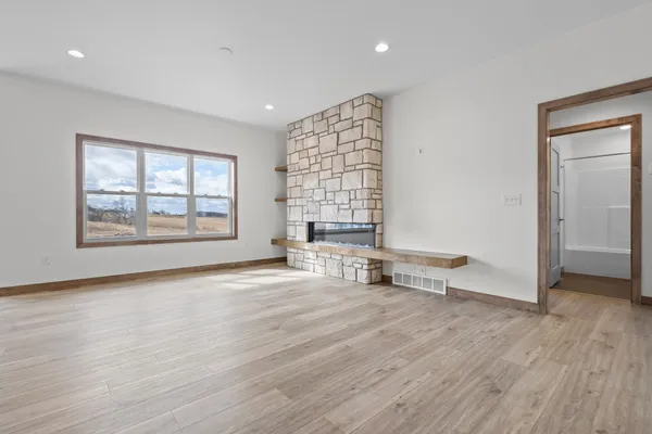 $589,900 | W225 Sunset View Circle, Kaukauna, WI 54130