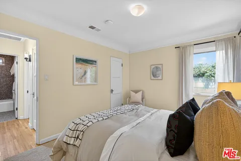 $1,585,000 | 2822 11th Street, Santa Monica, CA 90405