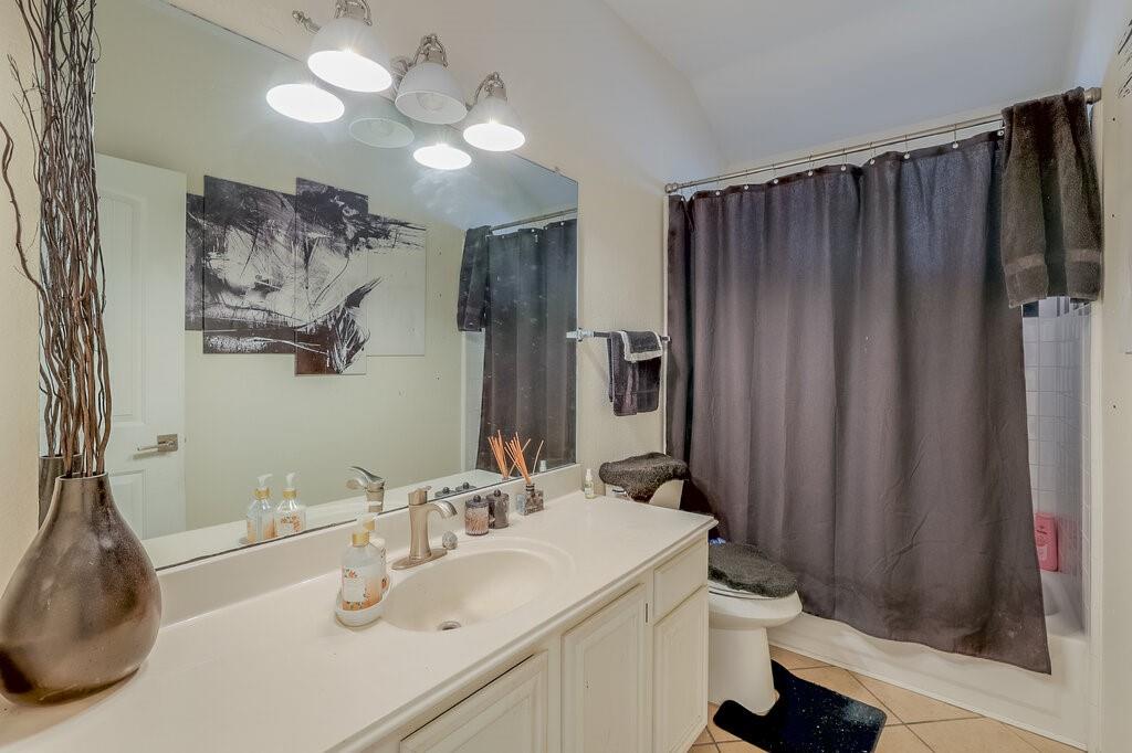 706 Gentry Drive Arlington, TX 76018 - Photo 20 of 39 a bathroom with a sink and a mirror