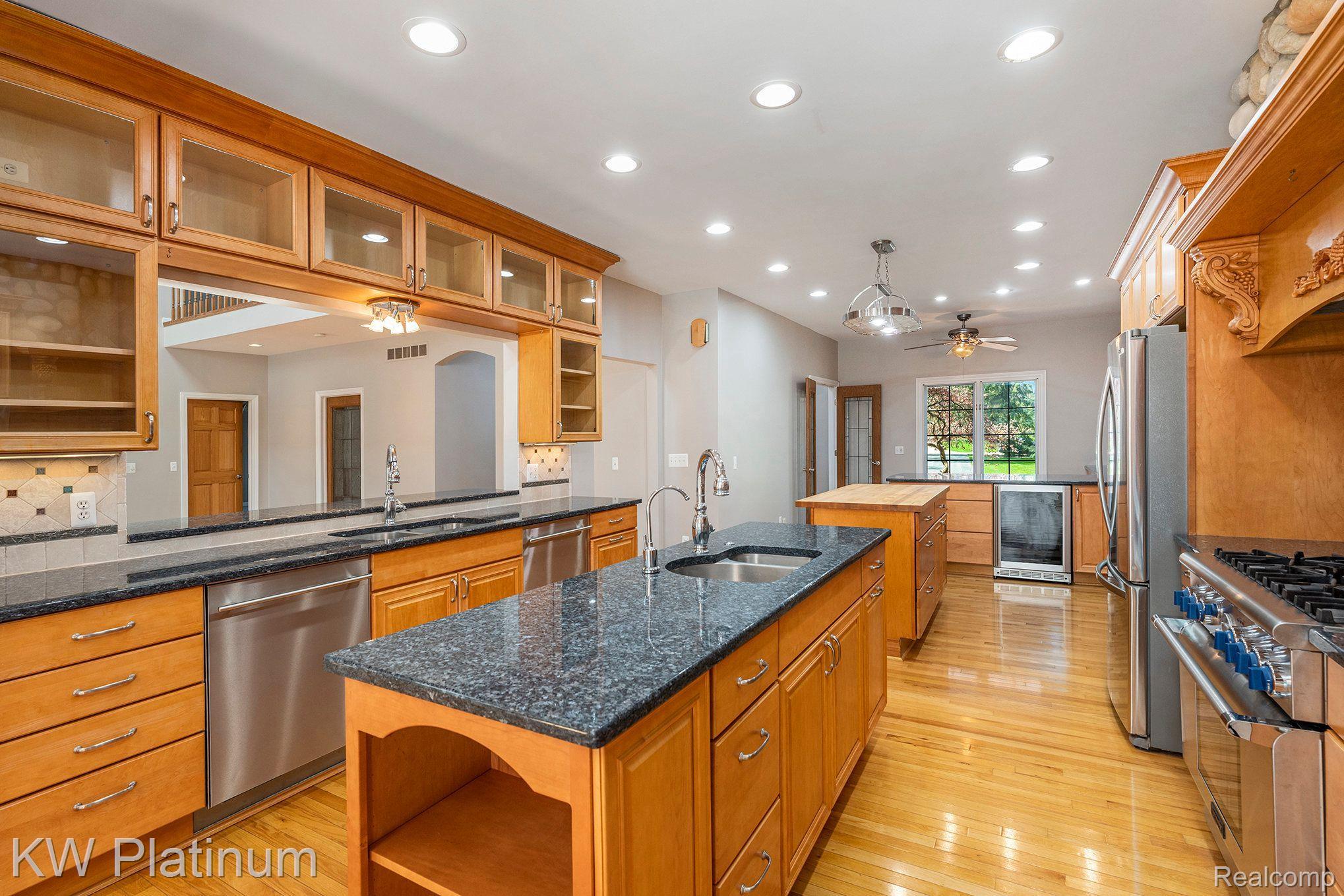 4525 Valley View Rochester, MI 48306 - Photo 4 of 49 Gallery Image 4