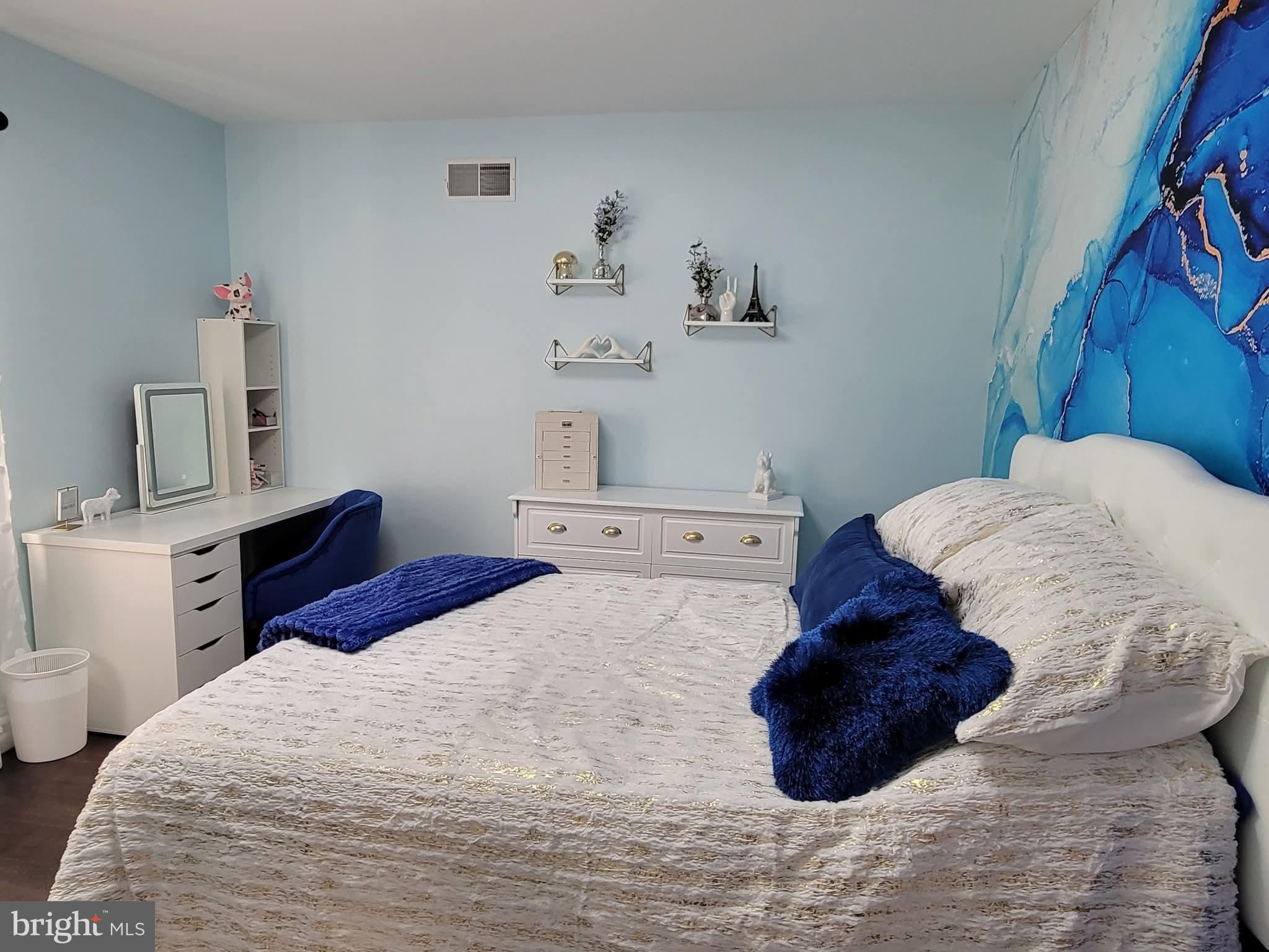119 Saybrooke Drive Lititz, PA 17543 - Photo 29 of 40 a bedroom with a bed and a window