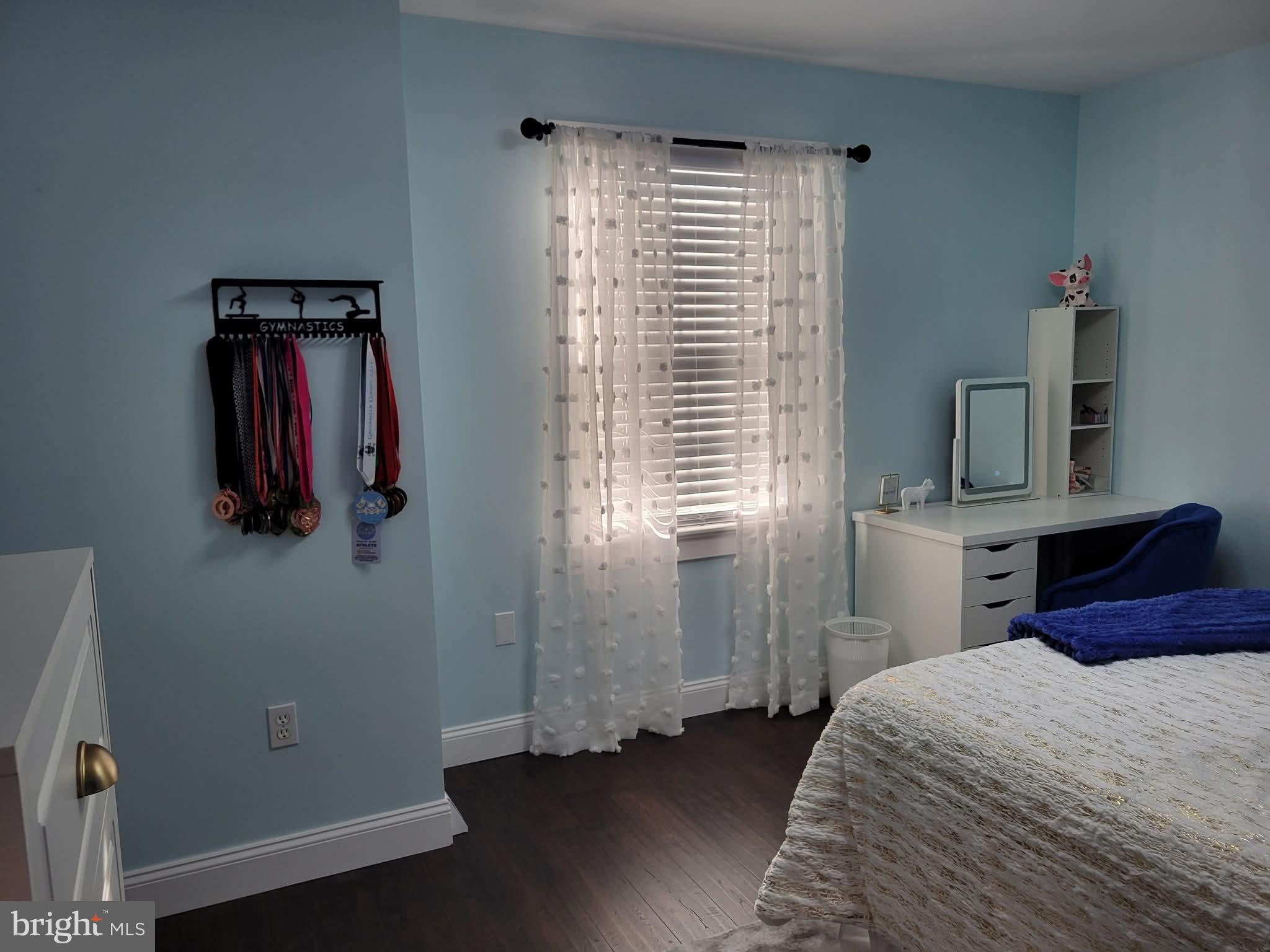 119 Saybrooke Drive Lititz, PA 17543 - Photo 30 of 40 a bedroom with a bed and a window