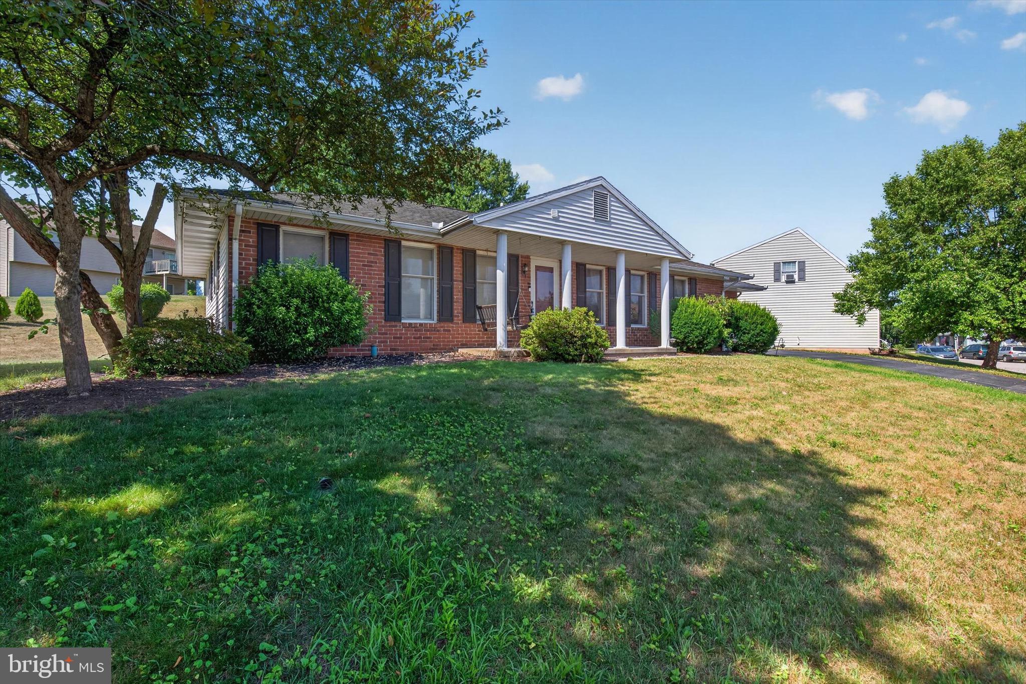 2718 Ridings Way York, PA 17408 - Photo 2 of 30 Gallery Image 2