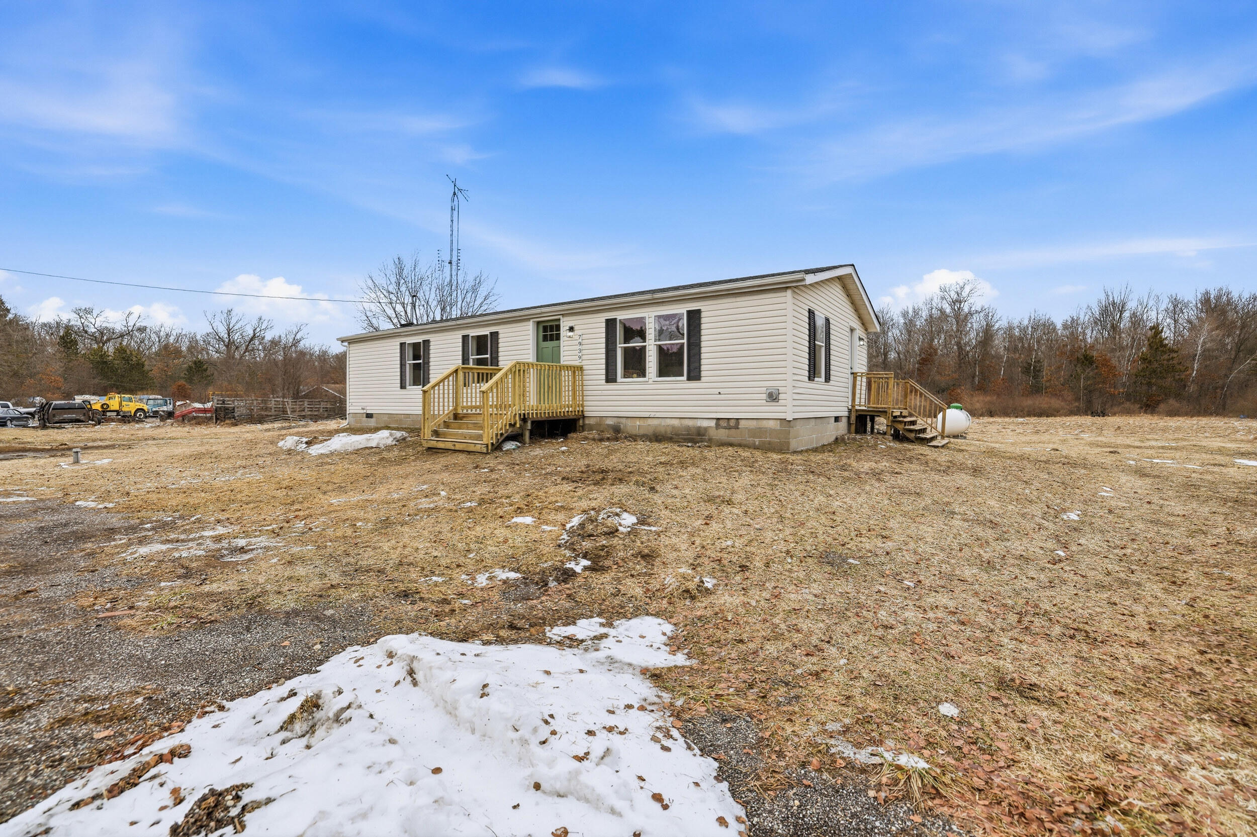 7939 e moore rd-002
